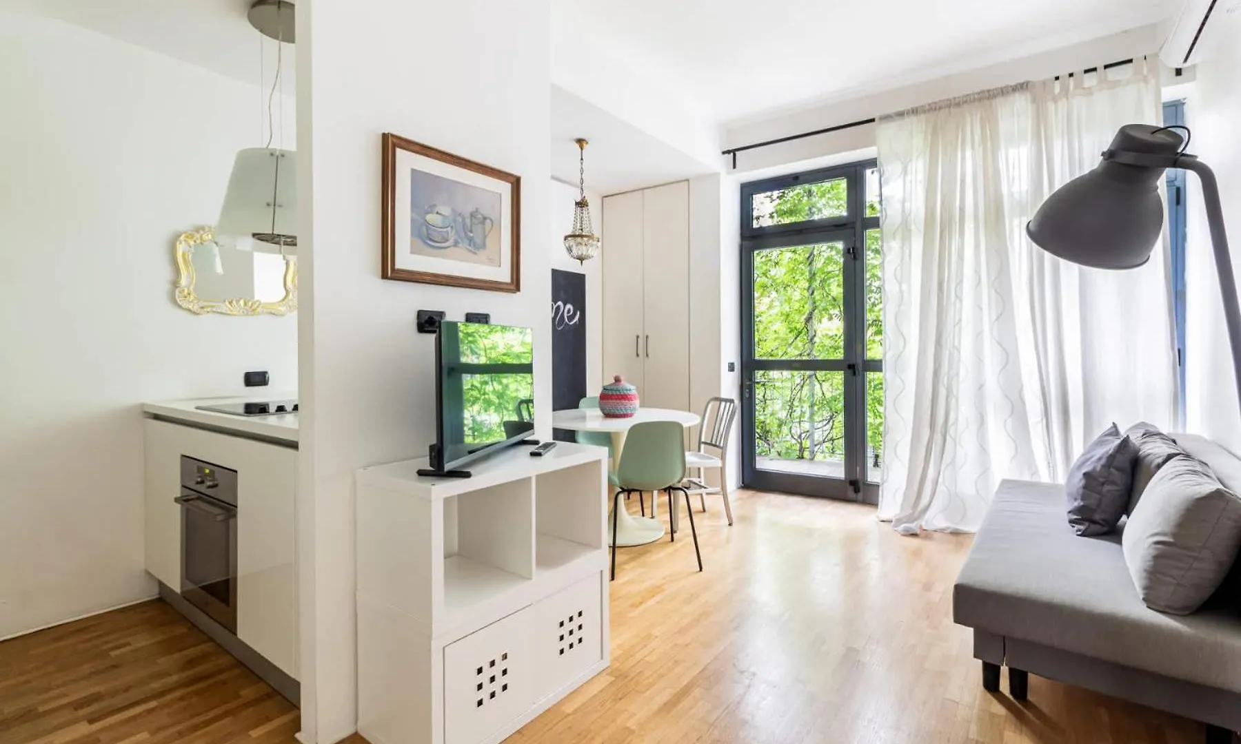 Homeby, Stylish Apartment With Balcony Milan