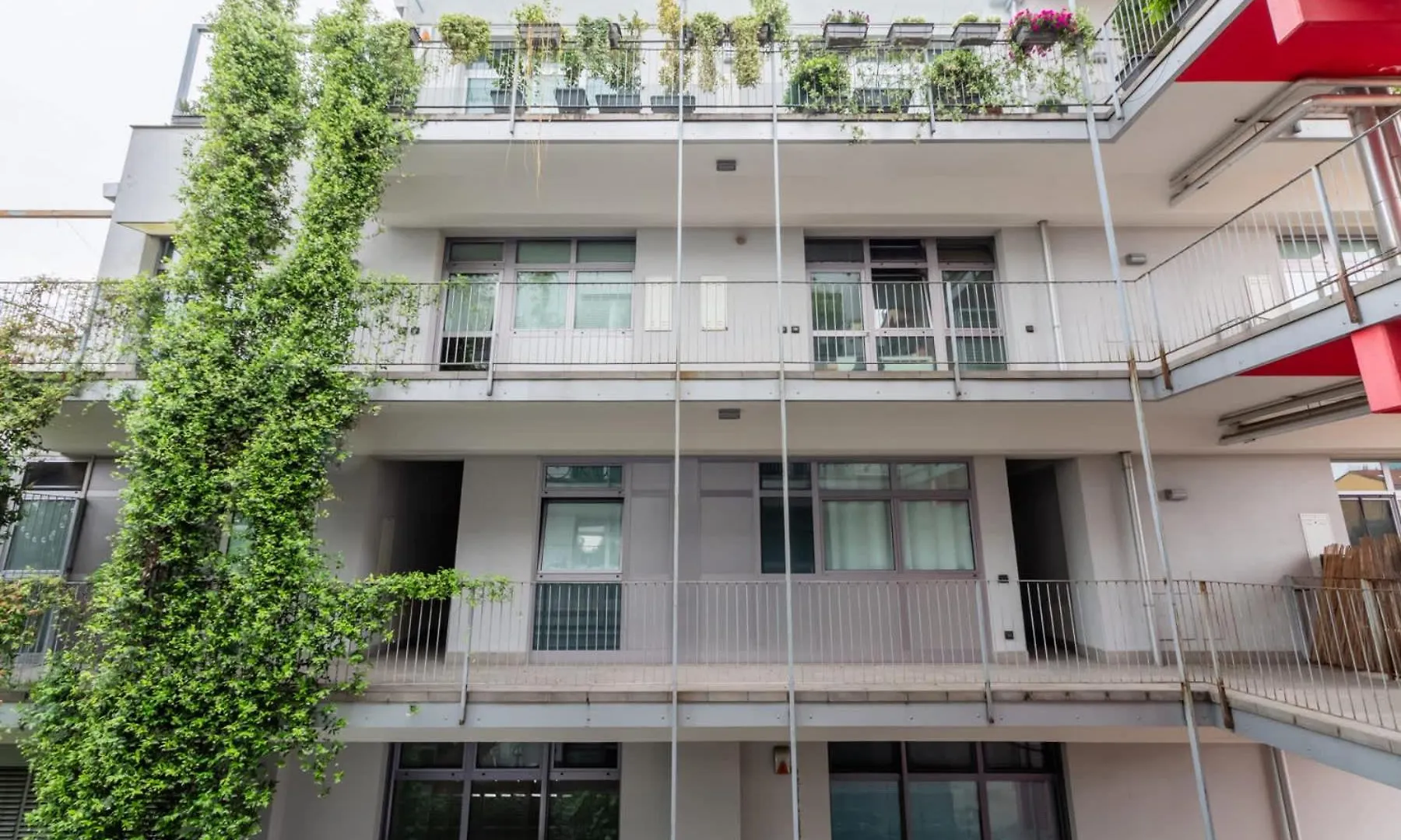 Homeby, Stylish Apartment With Balcony Milan Italy