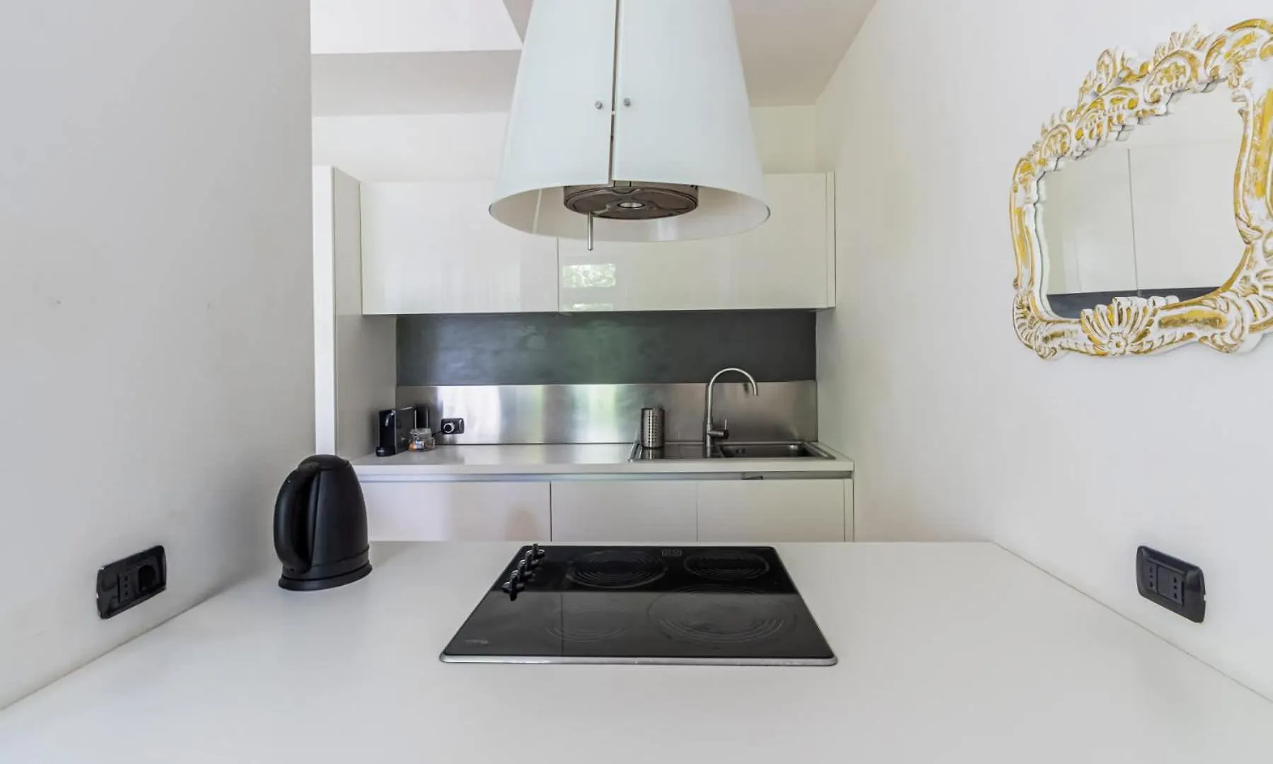 מילאנו Homeby, Stylish Apartment With Balcony