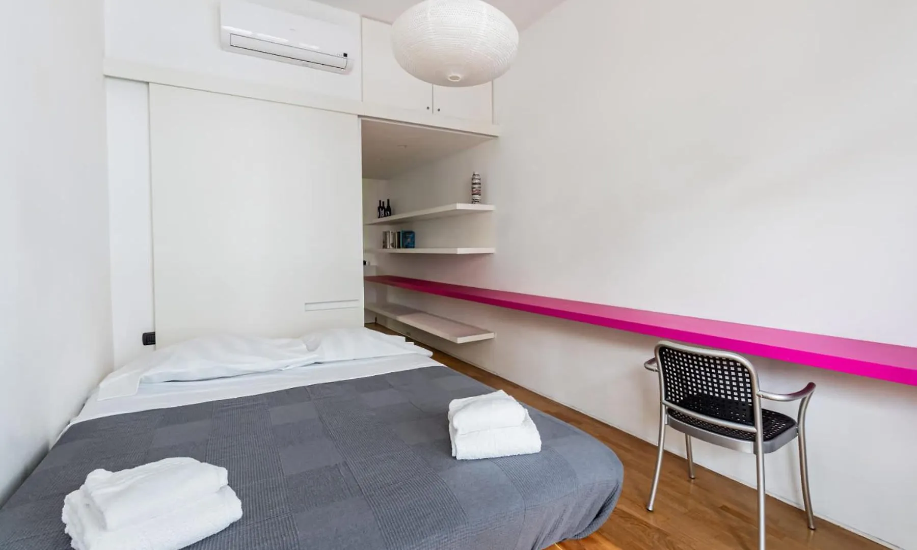 Homeby, Stylish Apartment With Balcony Milan 0*,