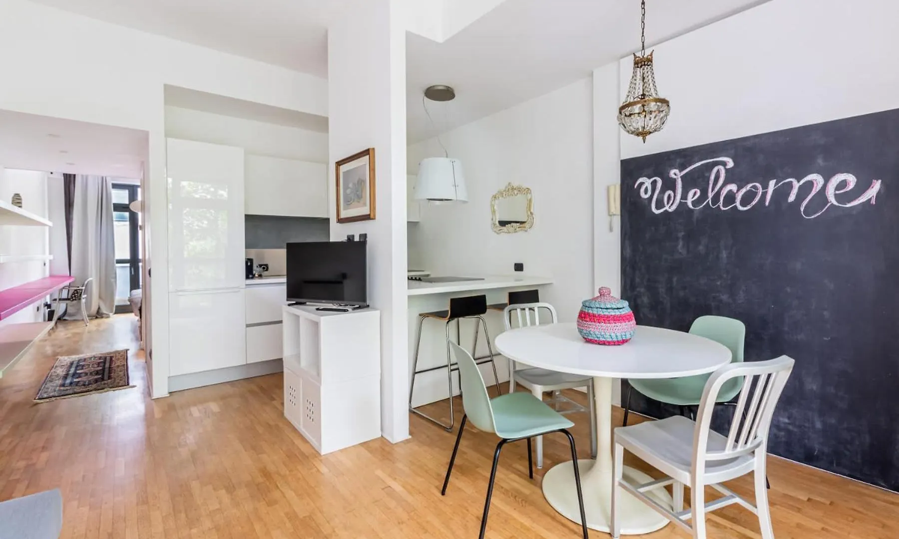 Homeby, Stylish Apartment With Balcony Milan Italy