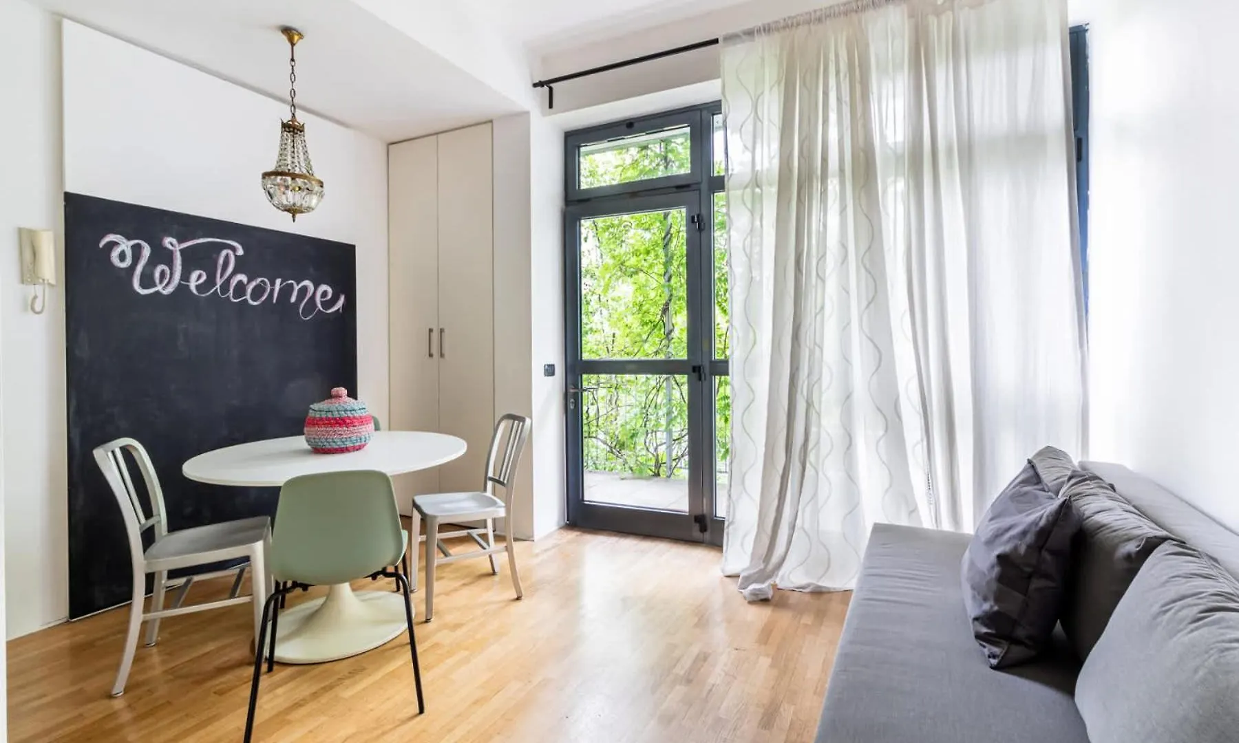מילאנו Homeby, Stylish Apartment With Balcony